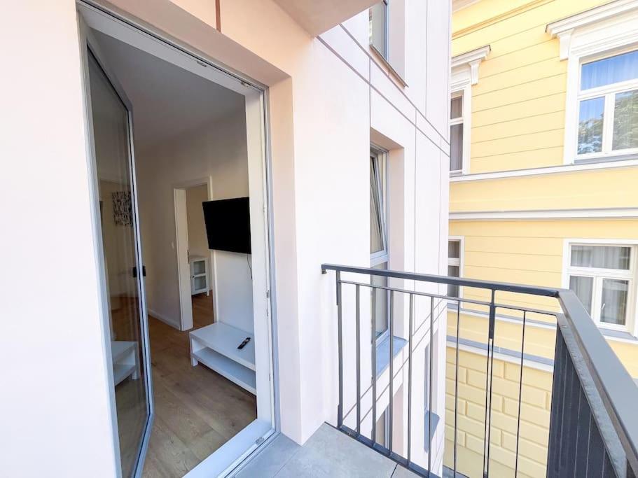 Sapphire & Balcony 312 Apartment *